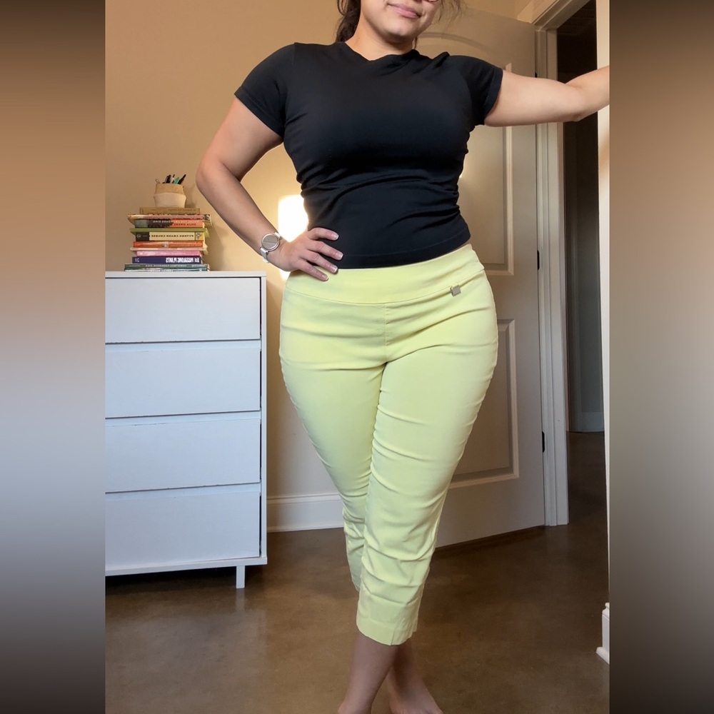 Stretchy butter yellow capris - Picture 2 of 4
